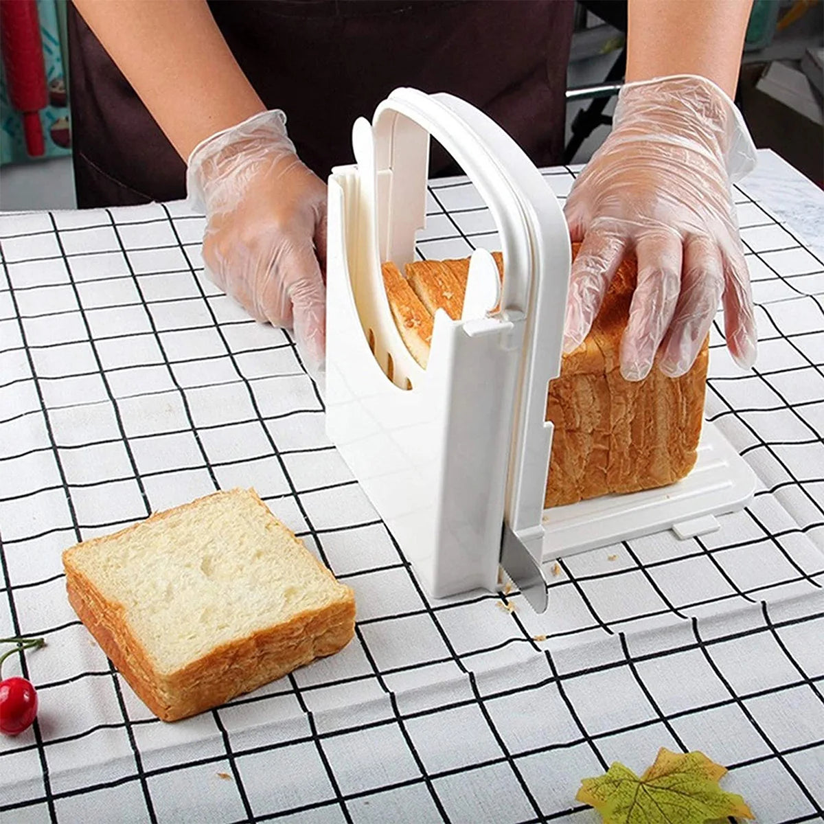 SliceGuide – Adjustable Foldable Bread Slicer for Homemade Loaves